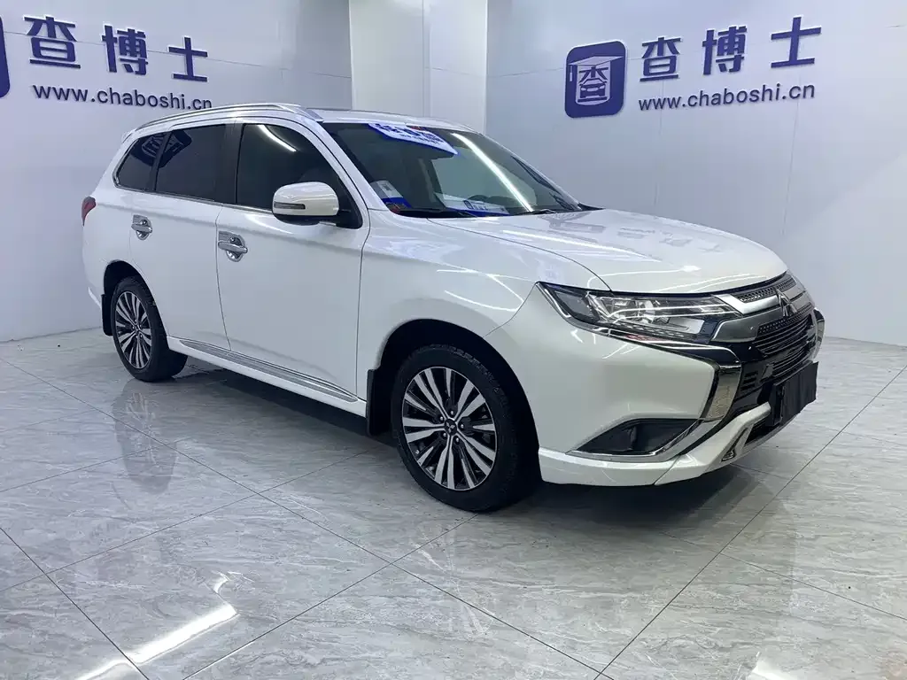 Mitsubishi Outlander — фото 5