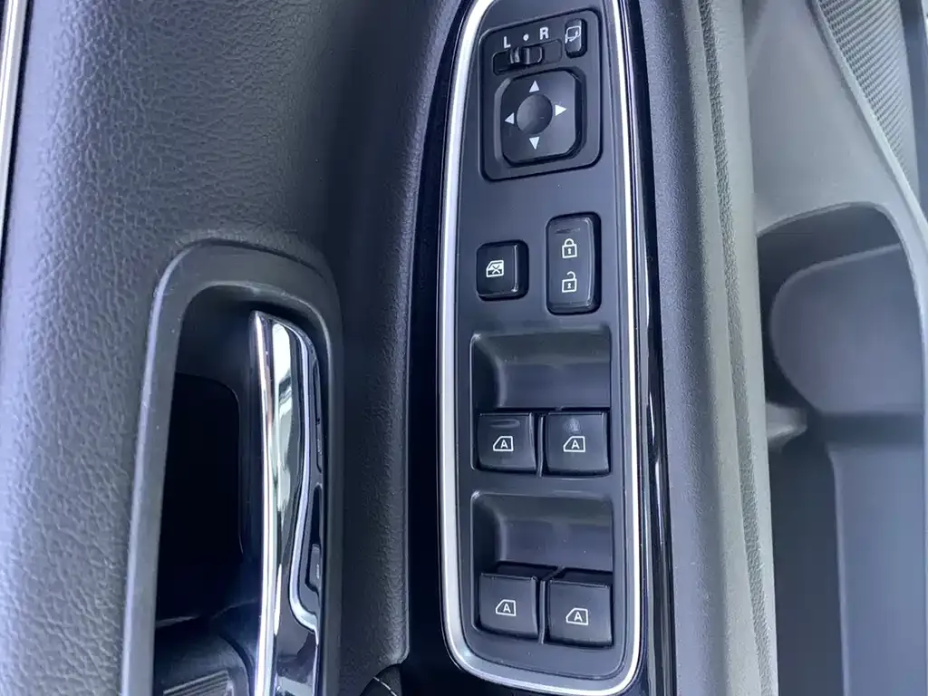 Mitsubishi Outlander — фото 7