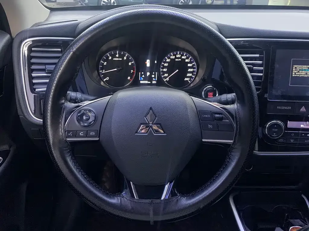 Mitsubishi Outlander — фото 10