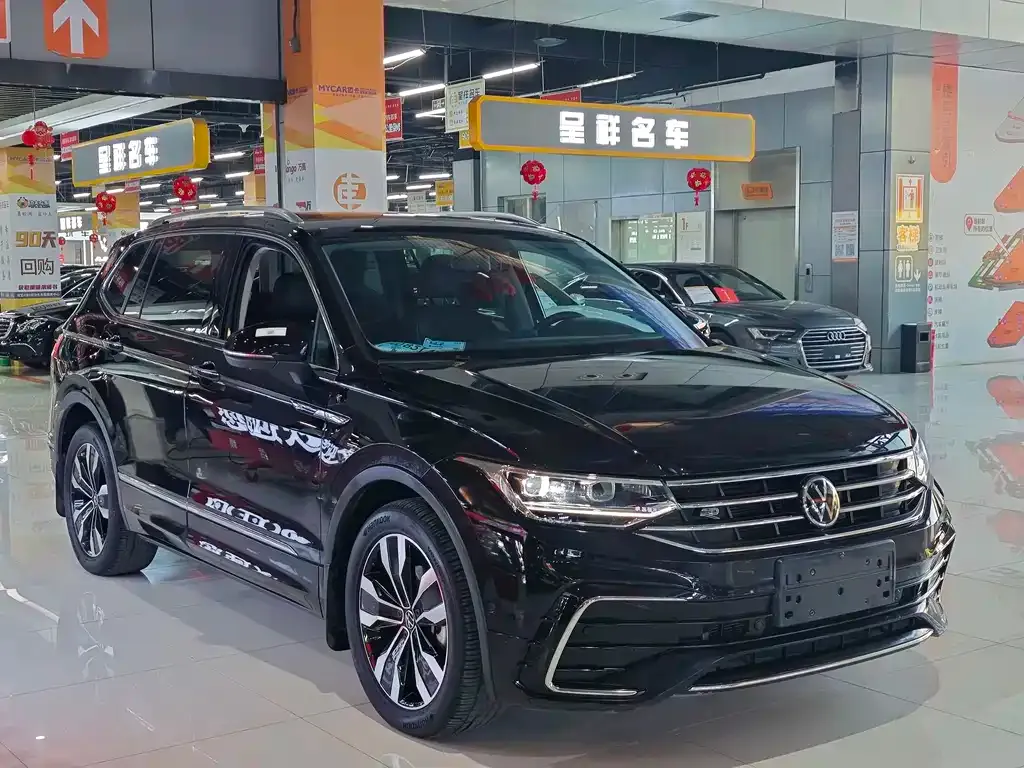 Volkswagen Tiguan L — фото 10