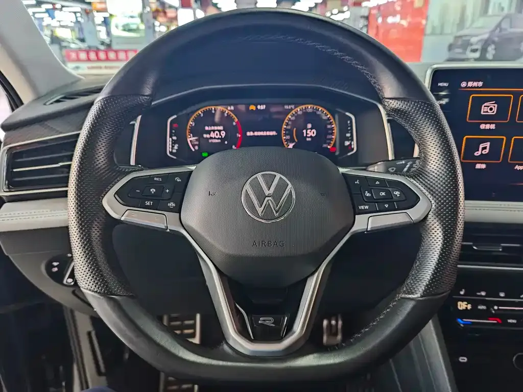 Volkswagen Tiguan L — фото 3