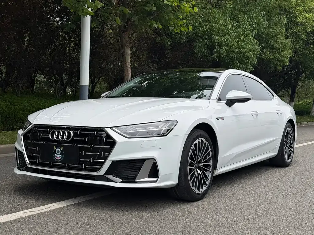 Audi A7L — фото 1
