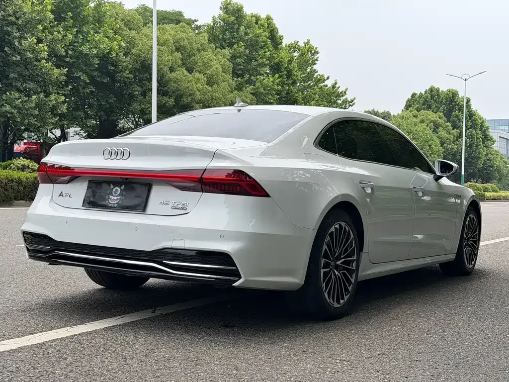 Audi A7L — фото 9