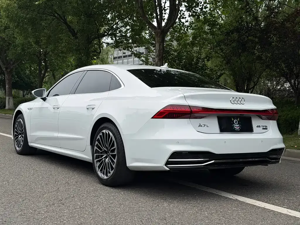 Audi A7L — фото 10