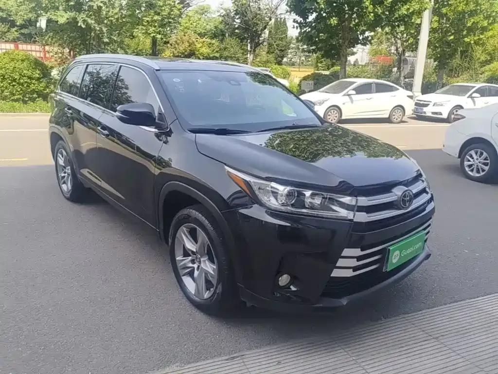 Toyota Highlander — фото 10
