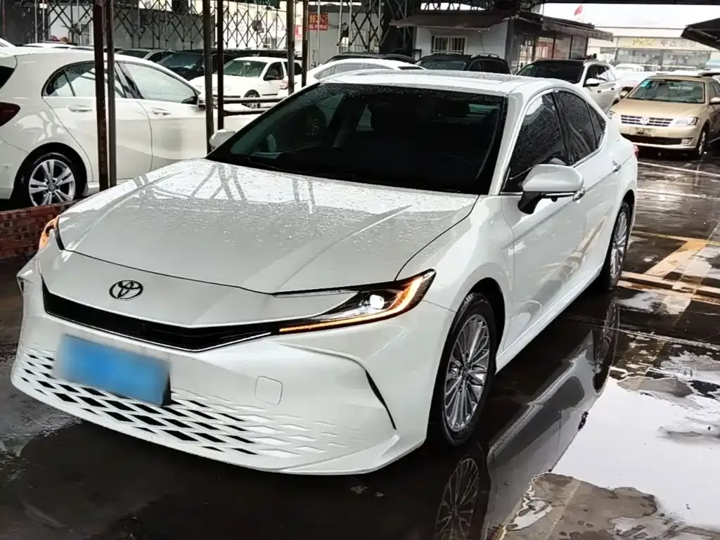 Toyota Camry — фото 7