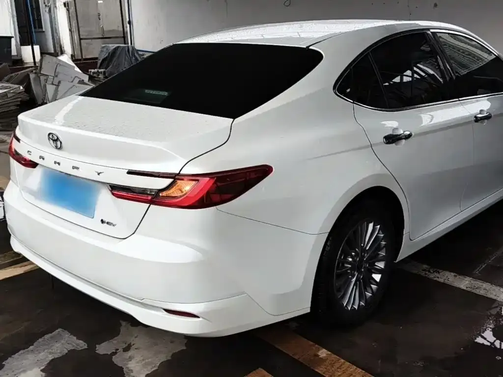 Toyota Camry — фото 4
