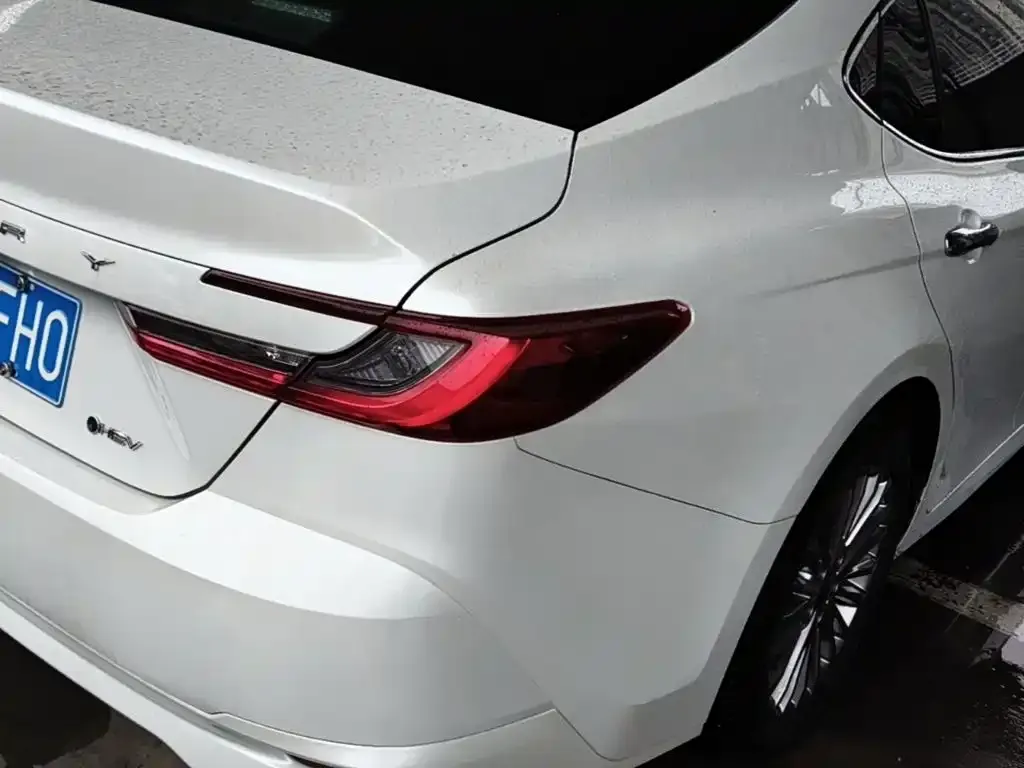Toyota Camry — фото 10