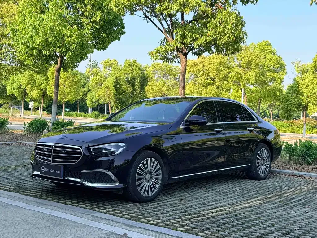 Mercedes-Benz E-Class — фото 1