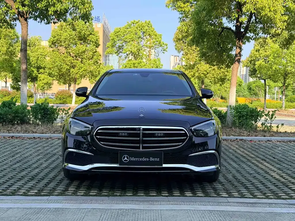 Mercedes-Benz E-Class — фото 7