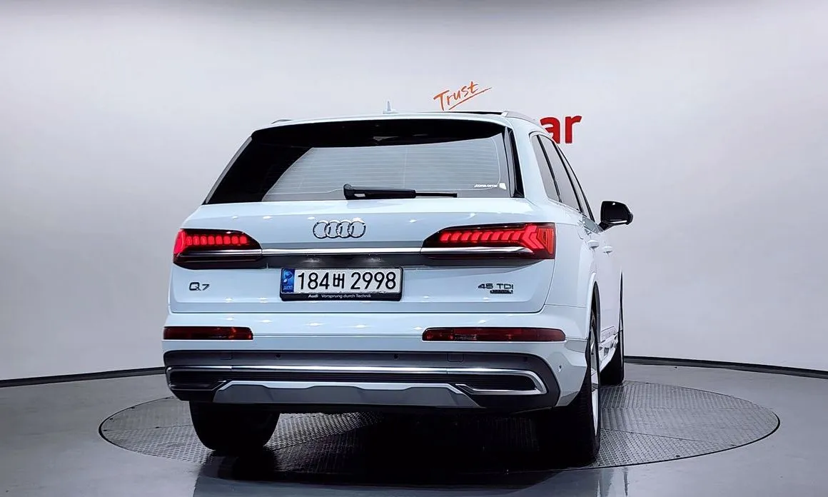 Audi Q7 2021 из KR, фото 3