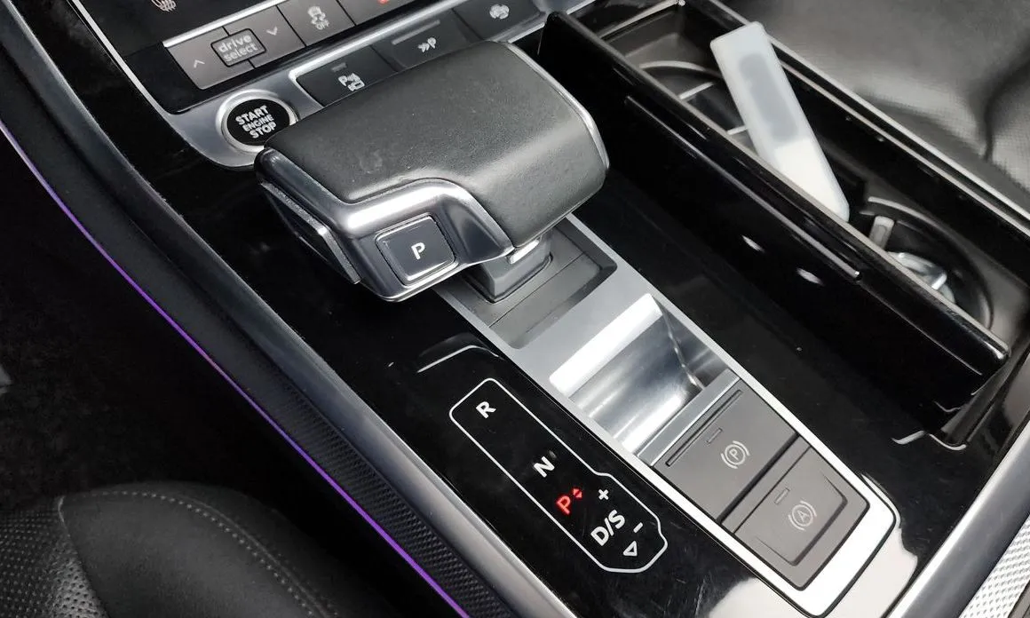 Audi Q7 2021 из KR, фото 4