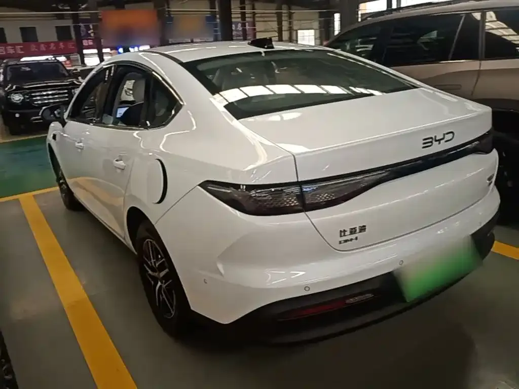 BYD Seal 05 DM-i — фото 10