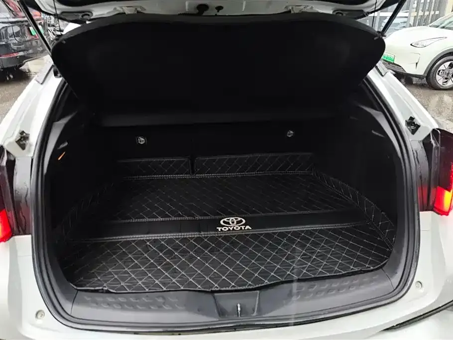 Toyota C-HR 2023 из CN, фото 5