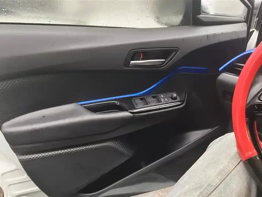 Toyota C-HR 2023 из CN, фото 2