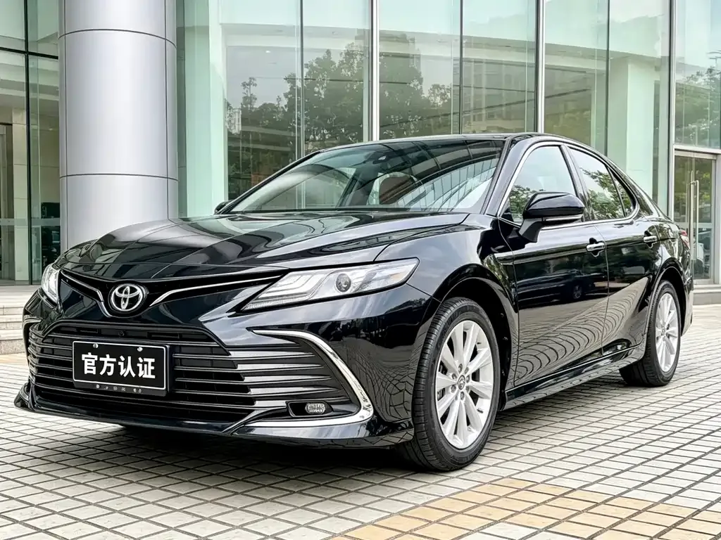 Toyota Camry — фото 1