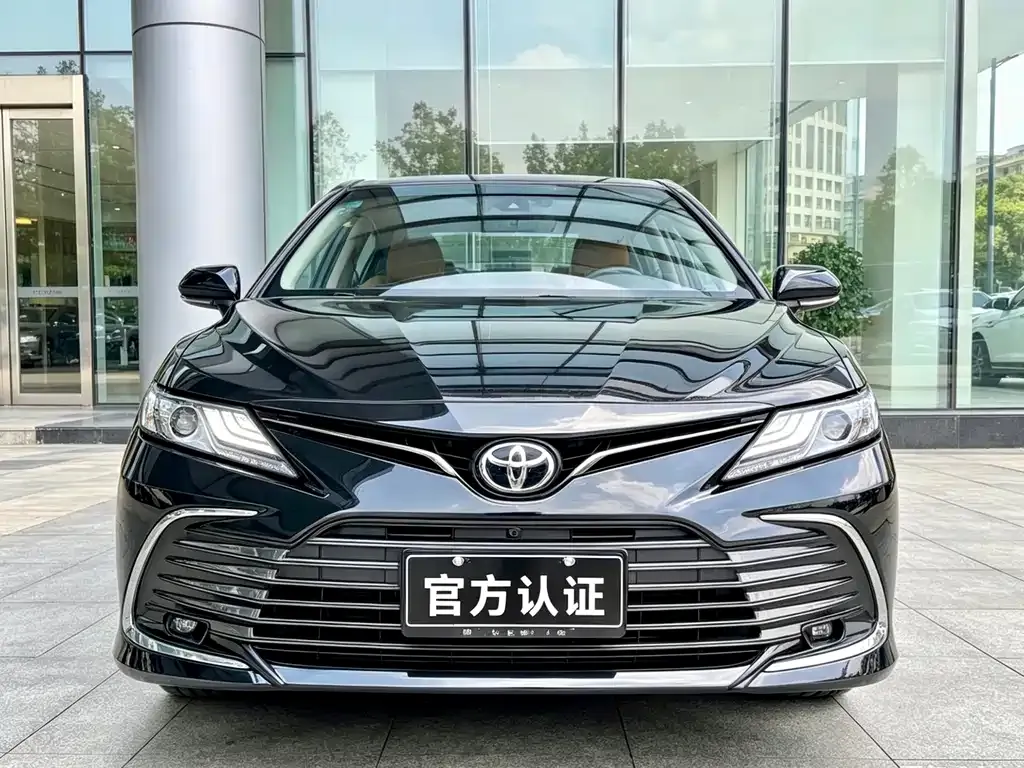 Toyota Camry — фото 2
