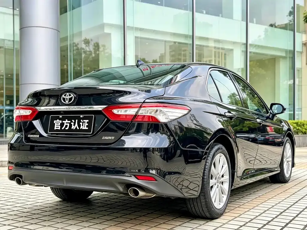 Toyota Camry — фото 5