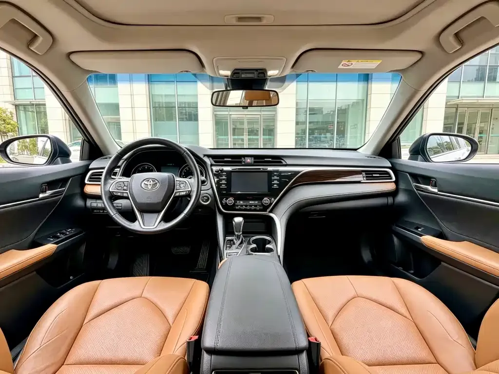 Toyota Camry — фото 8