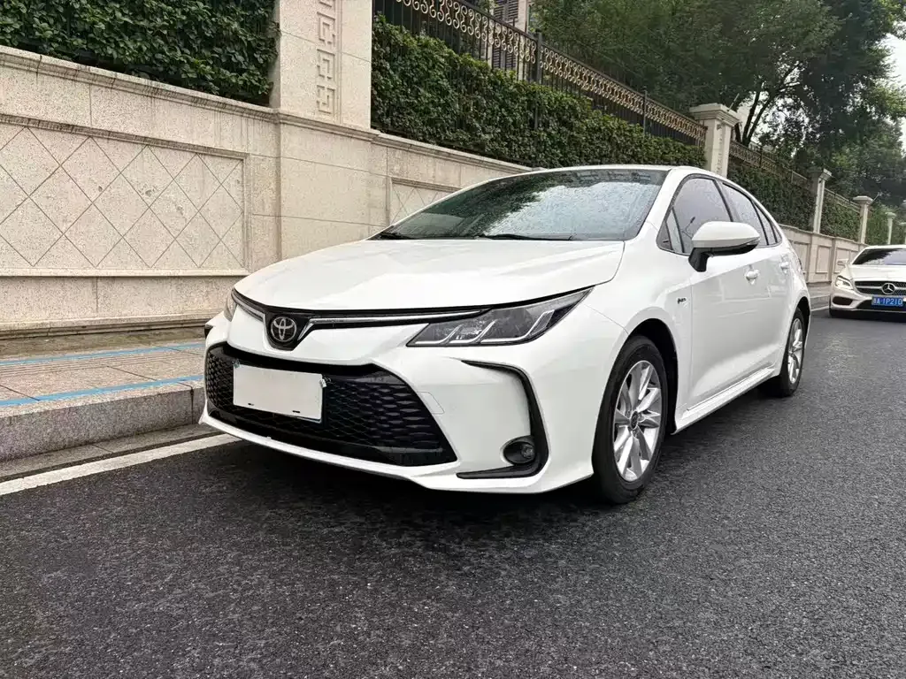 Toyota Corolla — фото 1