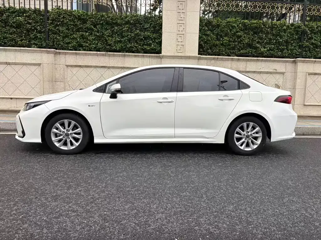 Toyota Corolla — фото 8