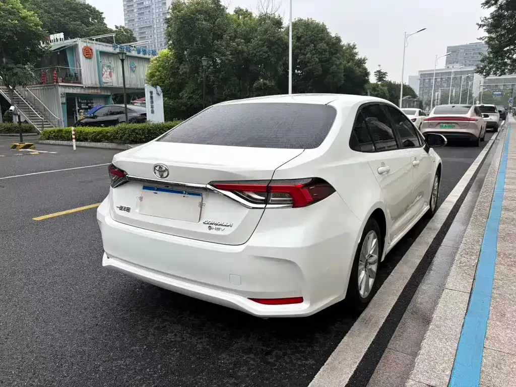Toyota Corolla — фото 10