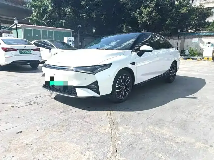 XPeng P5
