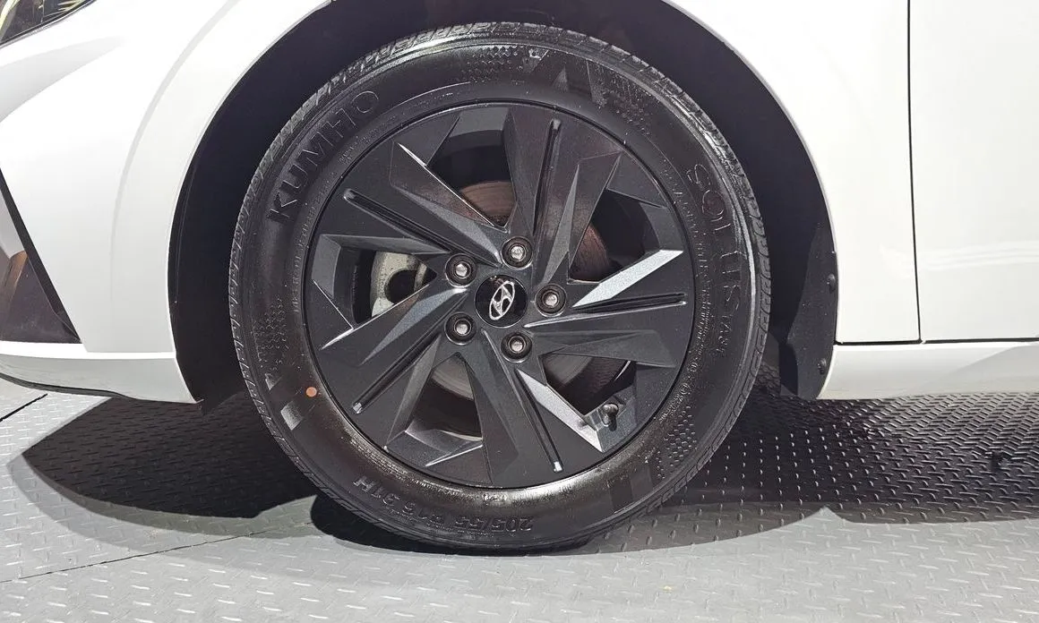 Hyundai AVANTE — фото 10