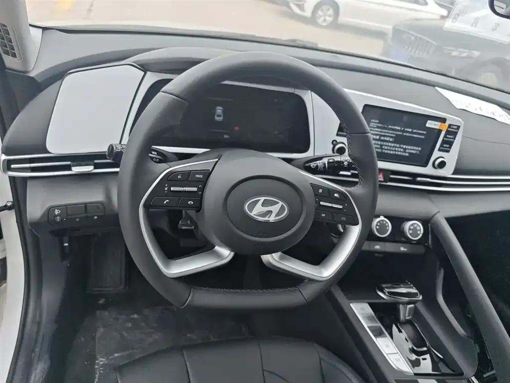 Hyundai Elantra — фото 7