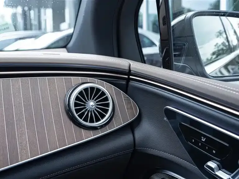 Mercedes-Benz EQE SUV — фото 5