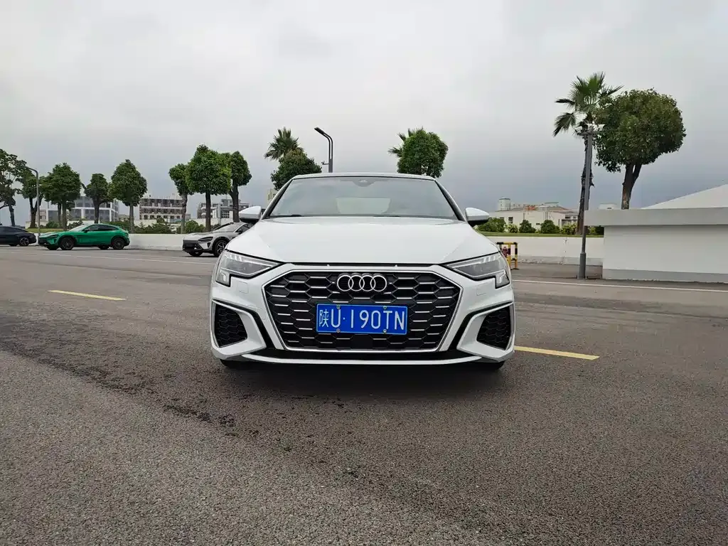 Audi A3 — фото 1