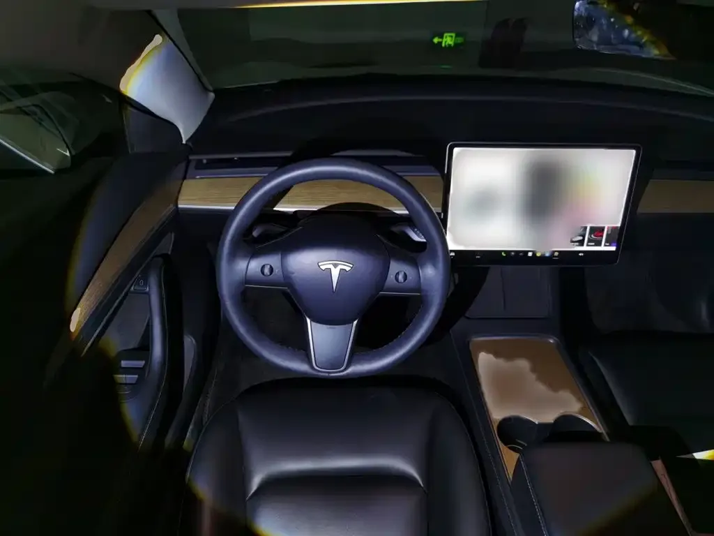 Tesla Model 3 — фото 9