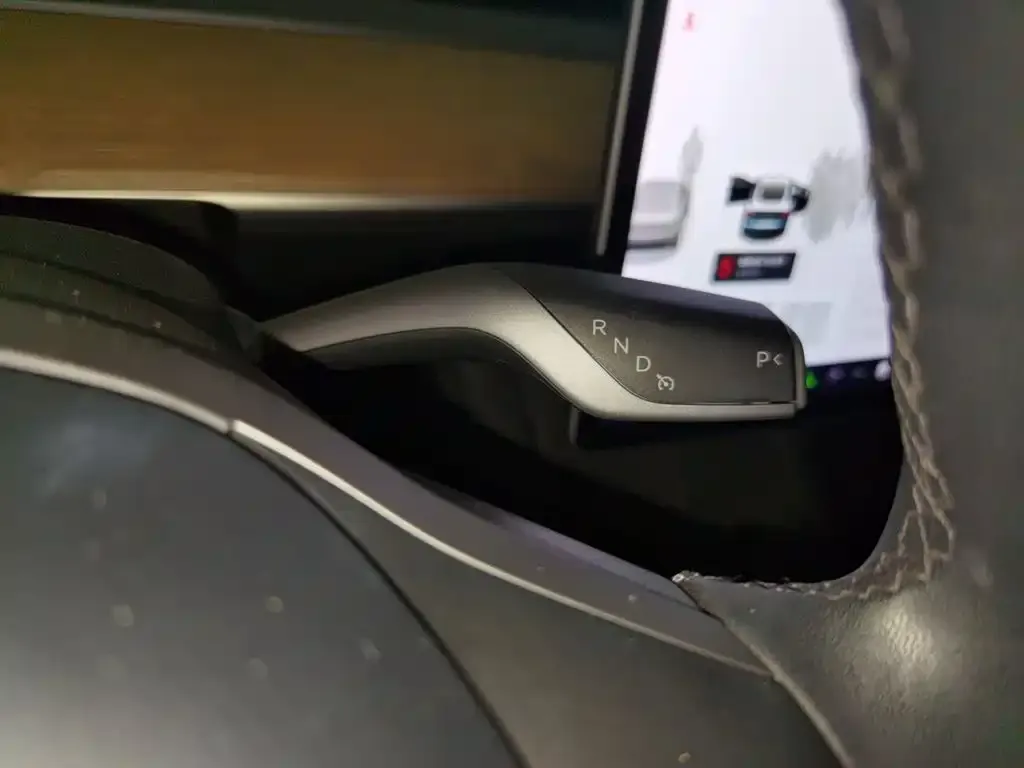 Tesla Model 3 — фото 3