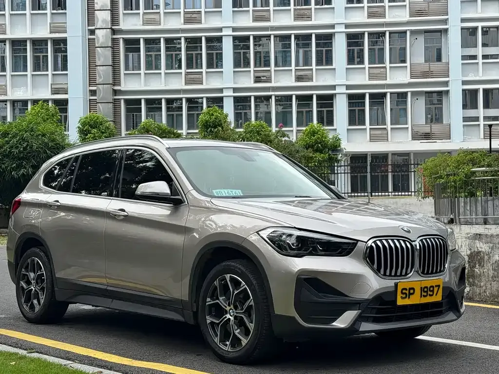 BMW X1 — фото 5