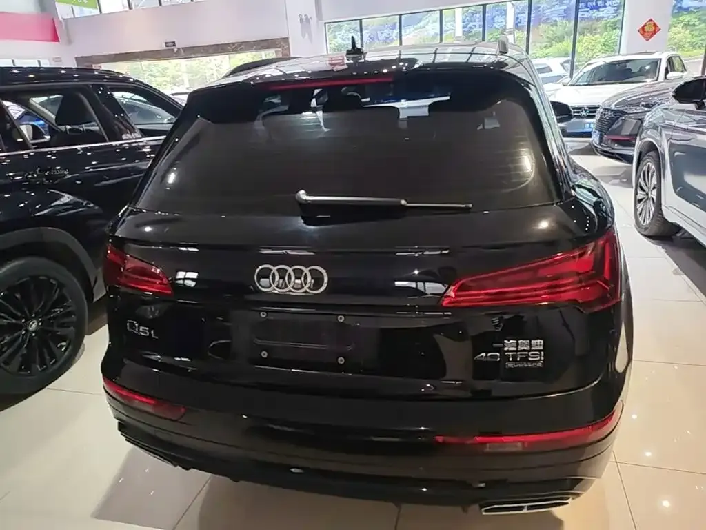 Audi Q5L — фото 5