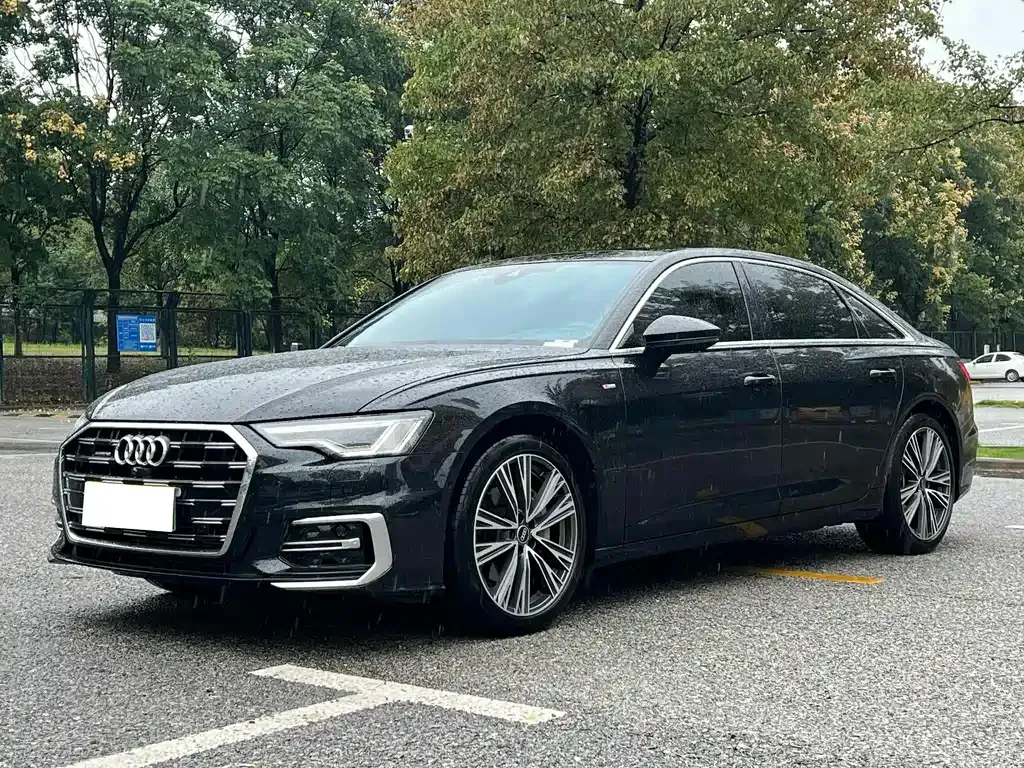 Audi A6L — фото 1
