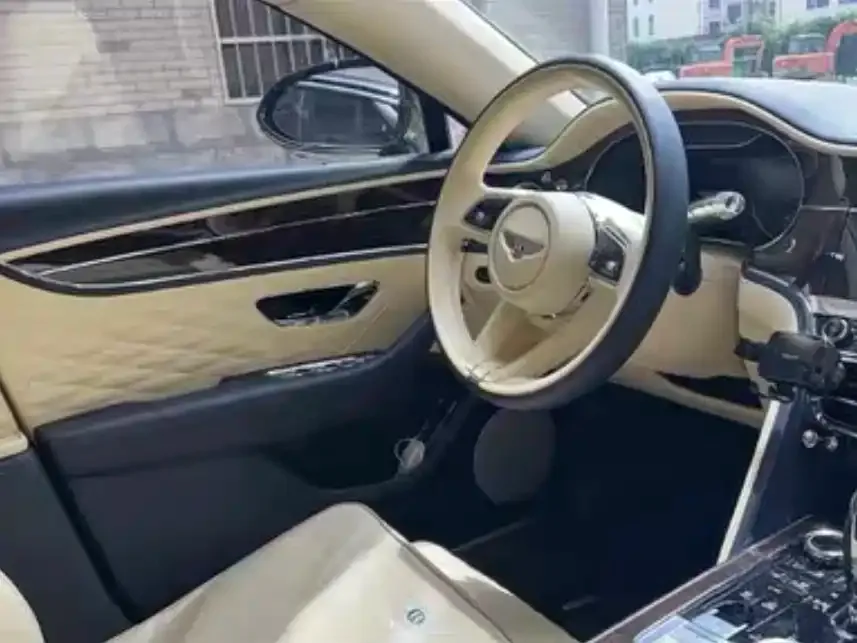 Bentley Flying Spur — фото 2