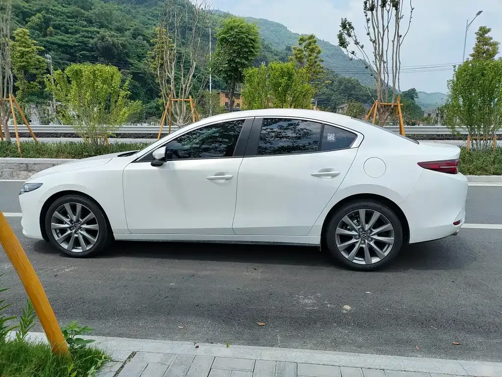 Mazda 3 Axela — фото 4