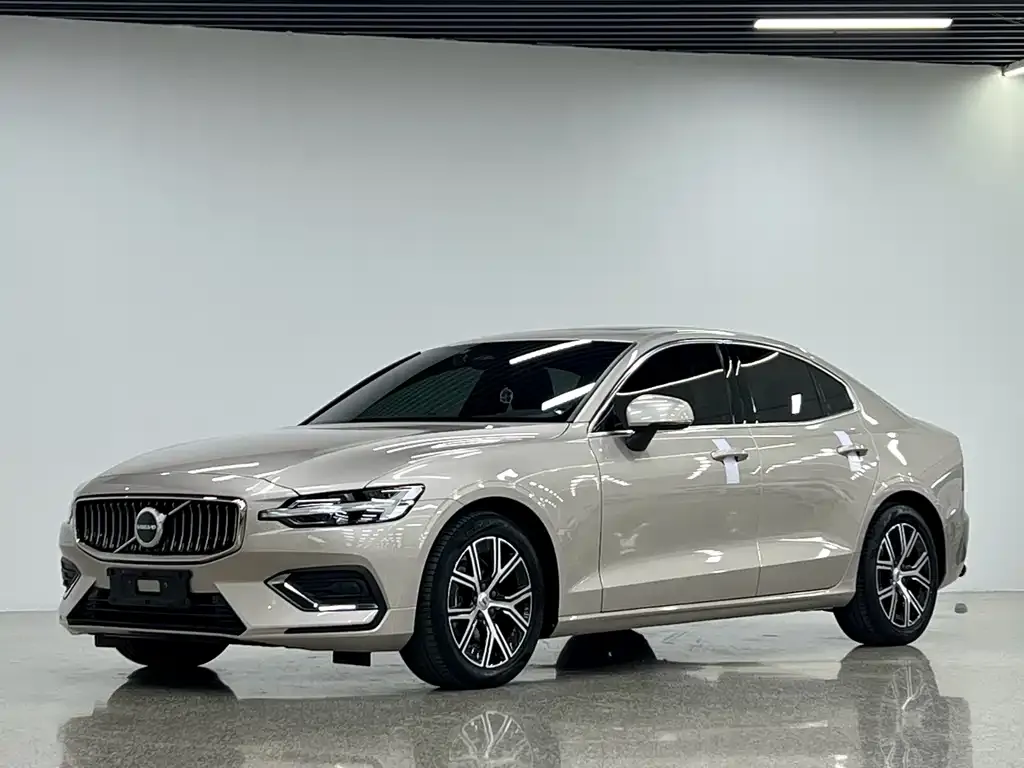 Volvo S60 — фото 1