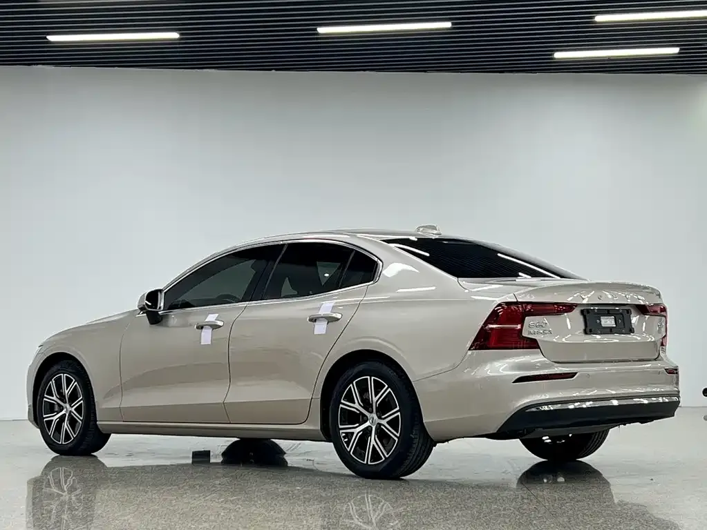 Volvo S60 — фото 9