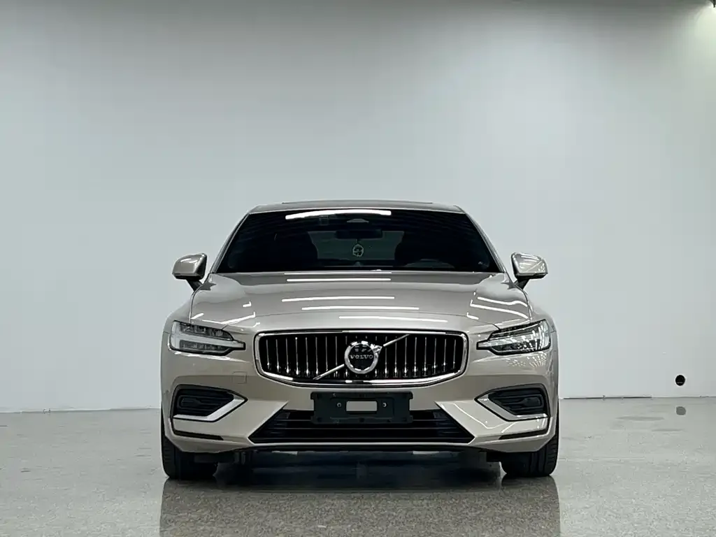 Volvo S60 — фото 5