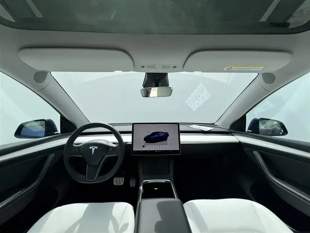 Tesla Model Y — фото 9