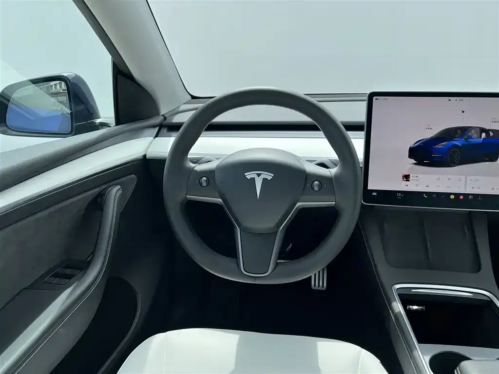 Tesla Model Y — фото 3