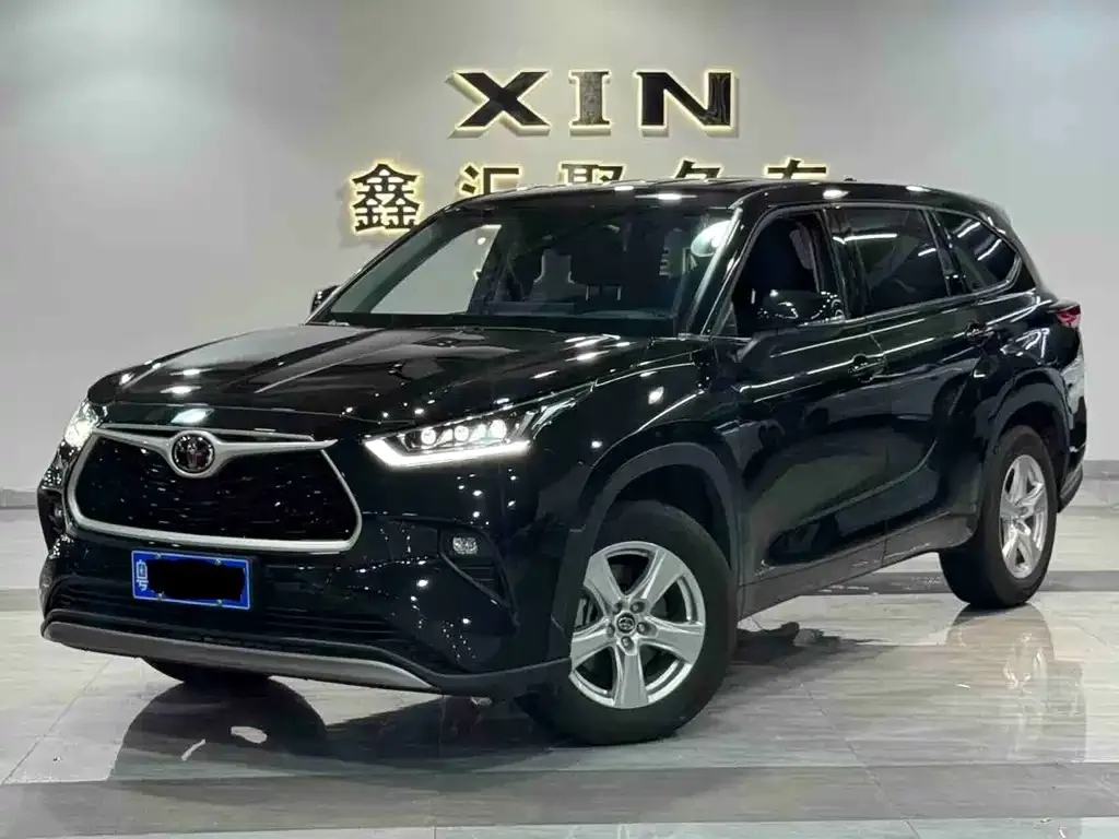 Toyota Highlander — фото 1