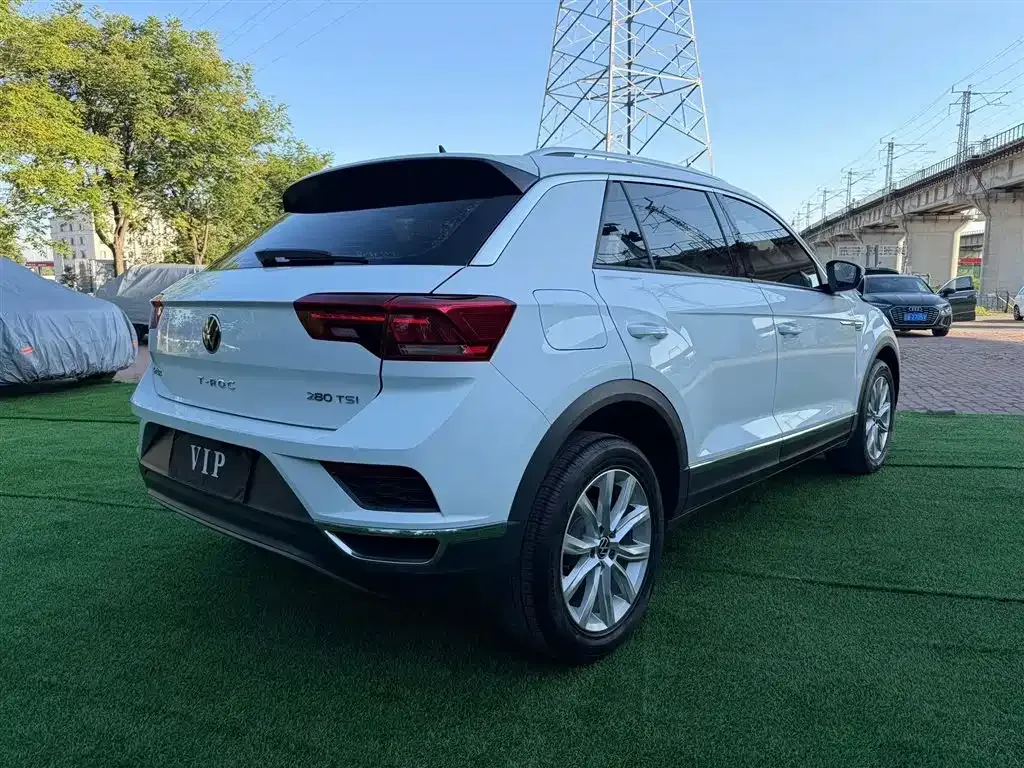 Volkswagen T-Roc — фото 4