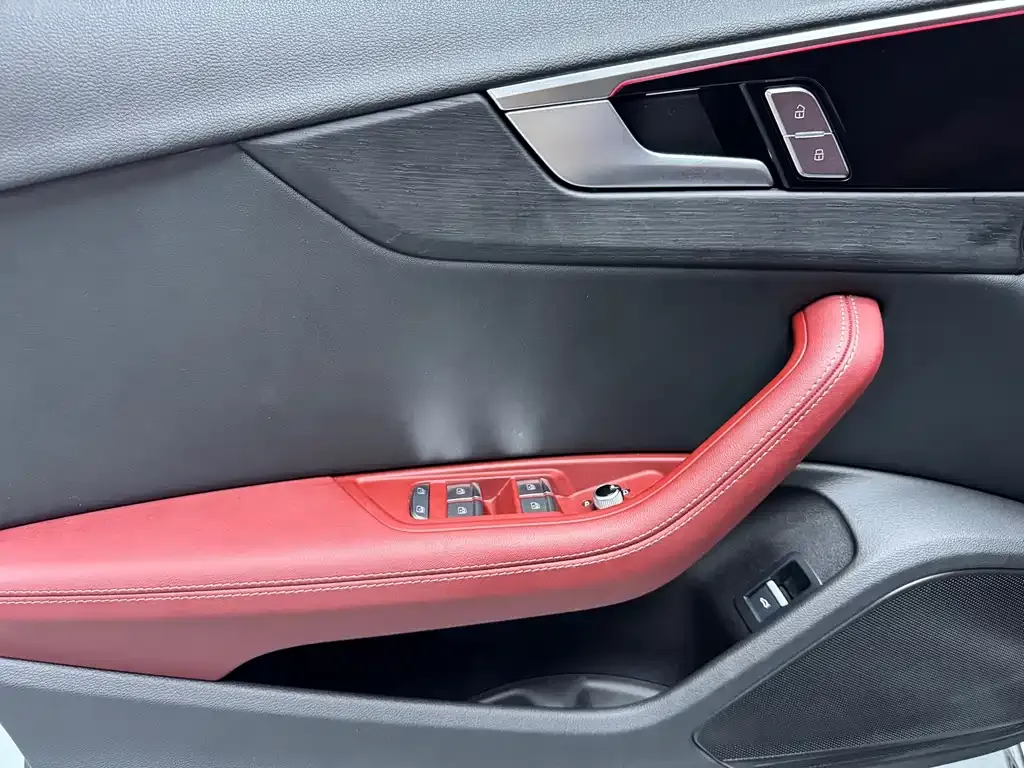 Audi A4L 2024 из CN, фото 6