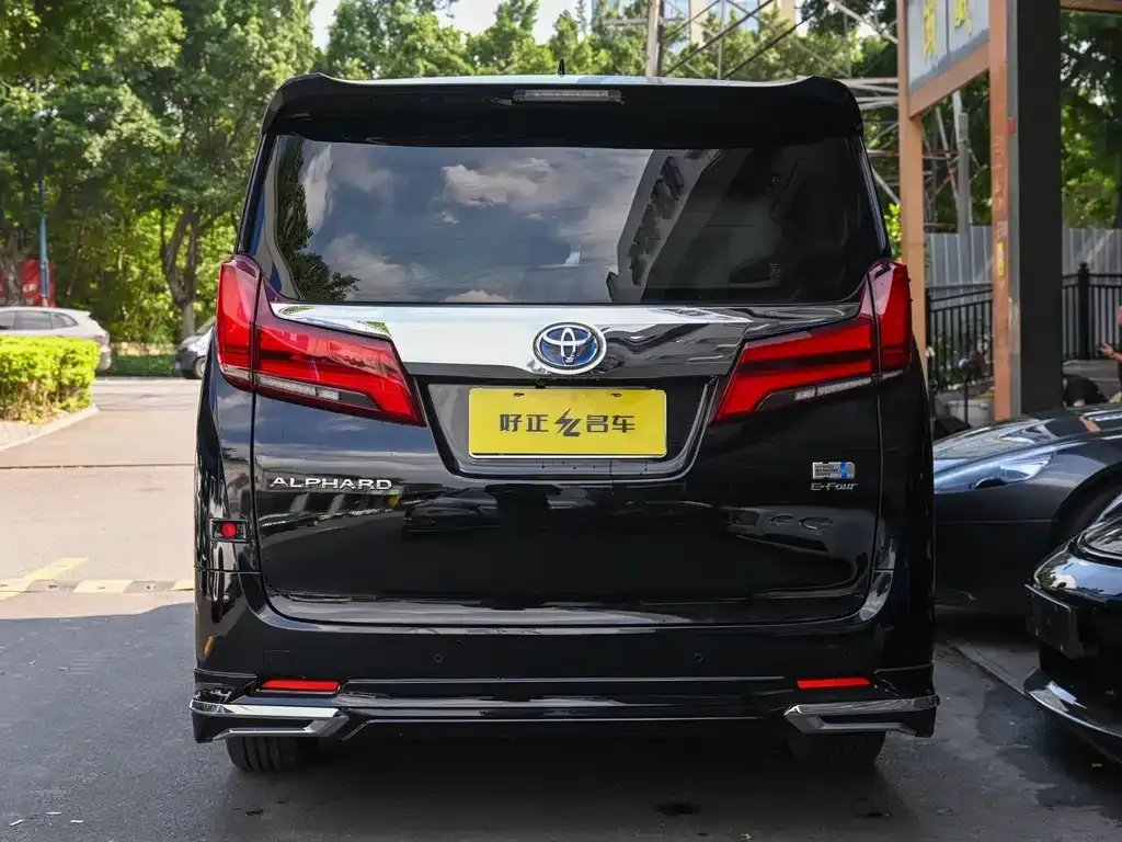 Toyota Alphard — фото 8