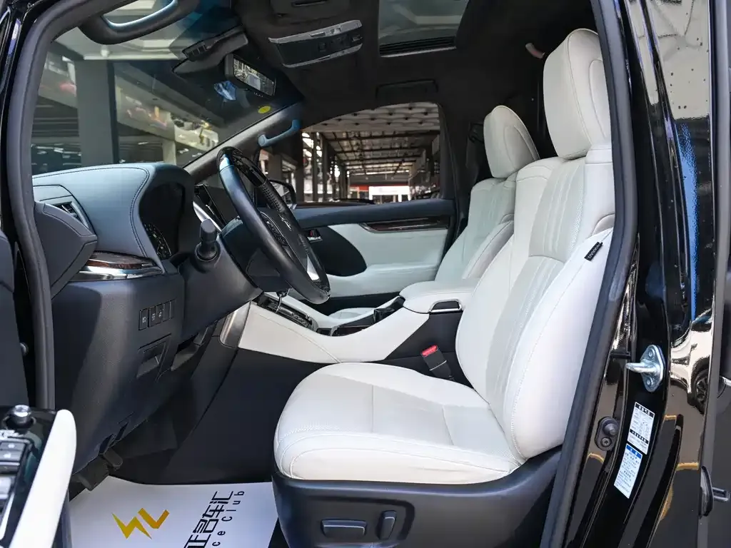 Toyota Alphard — фото 10