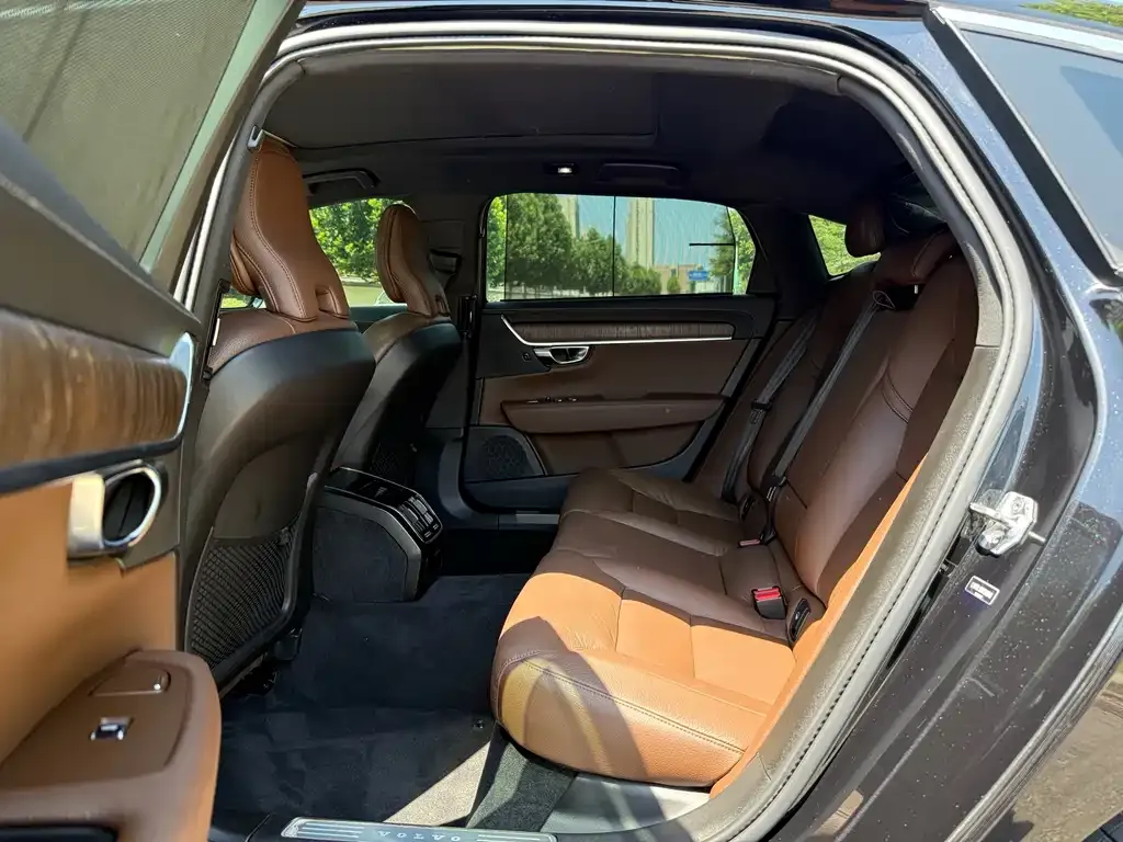 Volvo S90 — фото 4