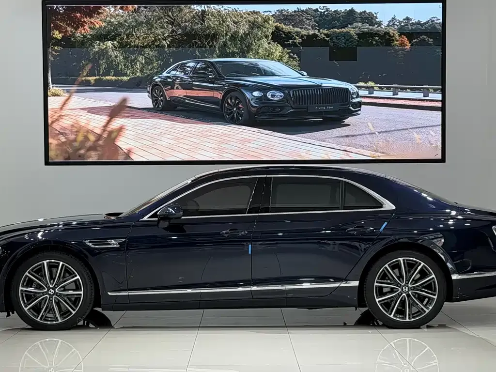Bentley Flying Spur — фото 10